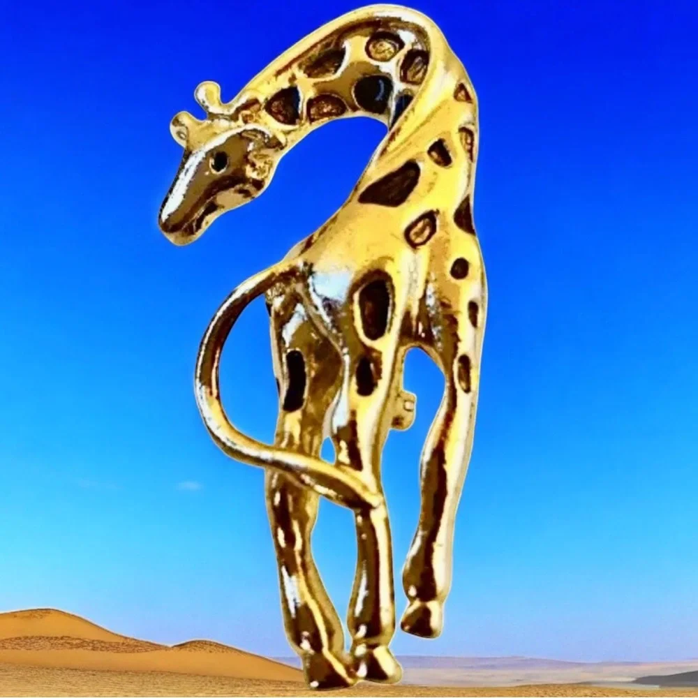 GIRAFFE Goldtone Pin Brooch with Inlaid Brown Stones Fashion Jewelry